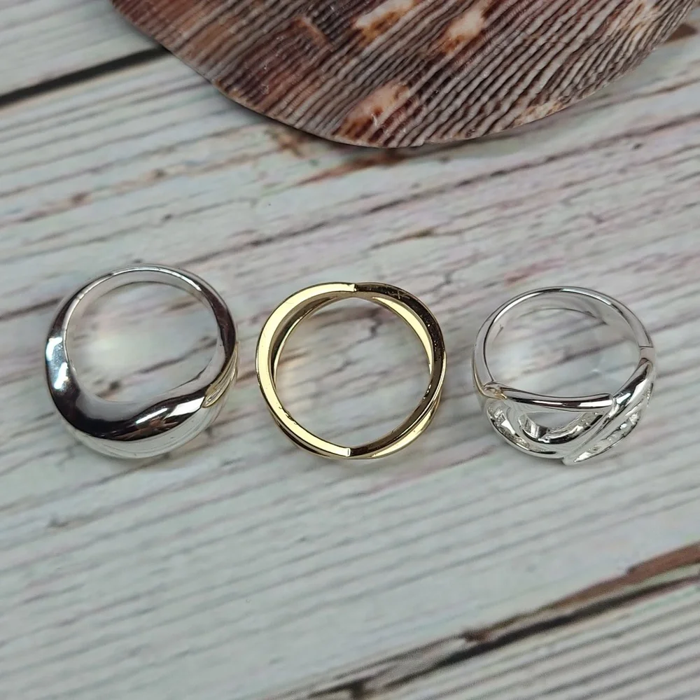 BUNDLE OF THREE FASHION RINGS - Picture 5 of 12